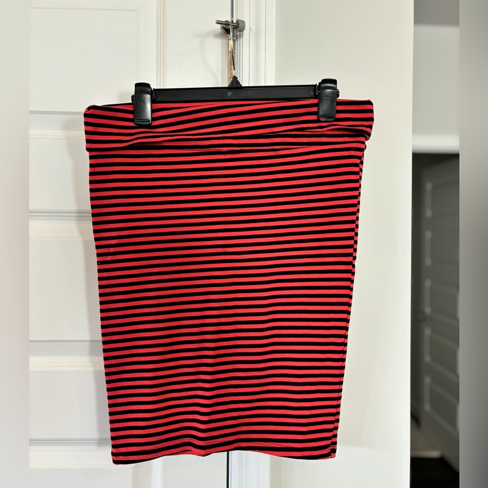 Cotton orange, pinstriped black Torrid pencil skirt.